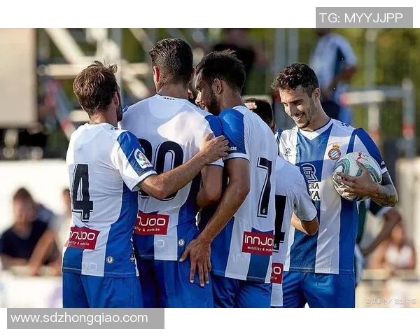 牛津联与莱斯特城激战正酣谁能在这场对决中笑到最后